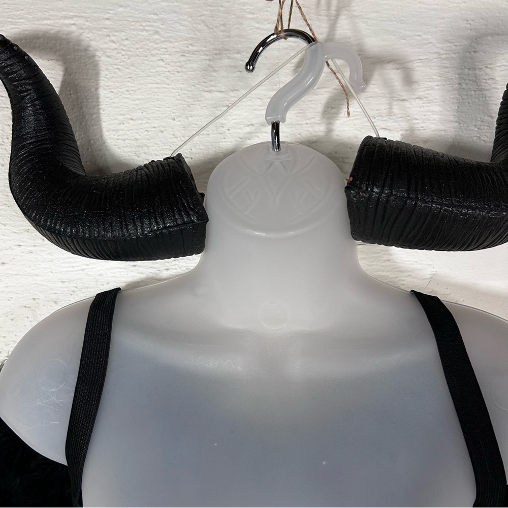 3 piece Maleficent costume - Picture 6 of 10